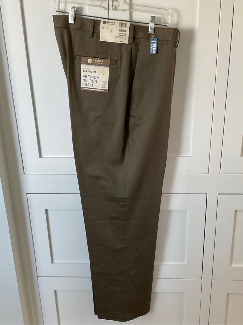 Haggar Men's Classic Fit No-Iron Khaki Pants